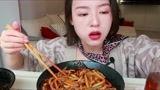 娱乐吃瓜的素材视频